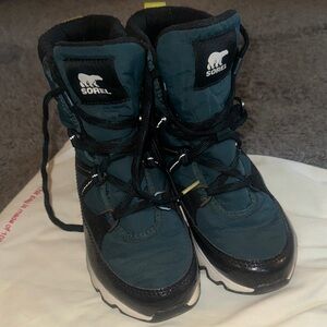 Sorel womens Black and Teal snow boots